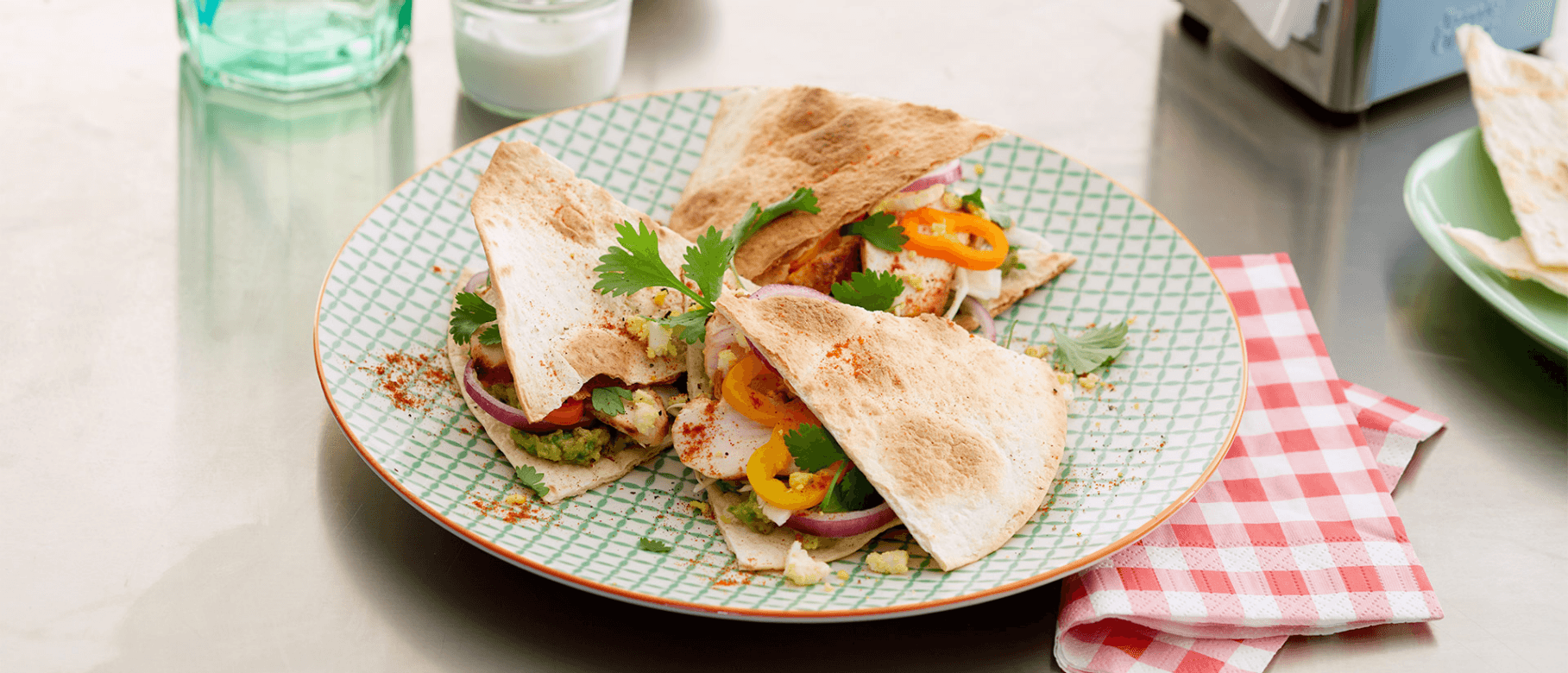 Quesadilla sud-américaine au guacamole et au poulet