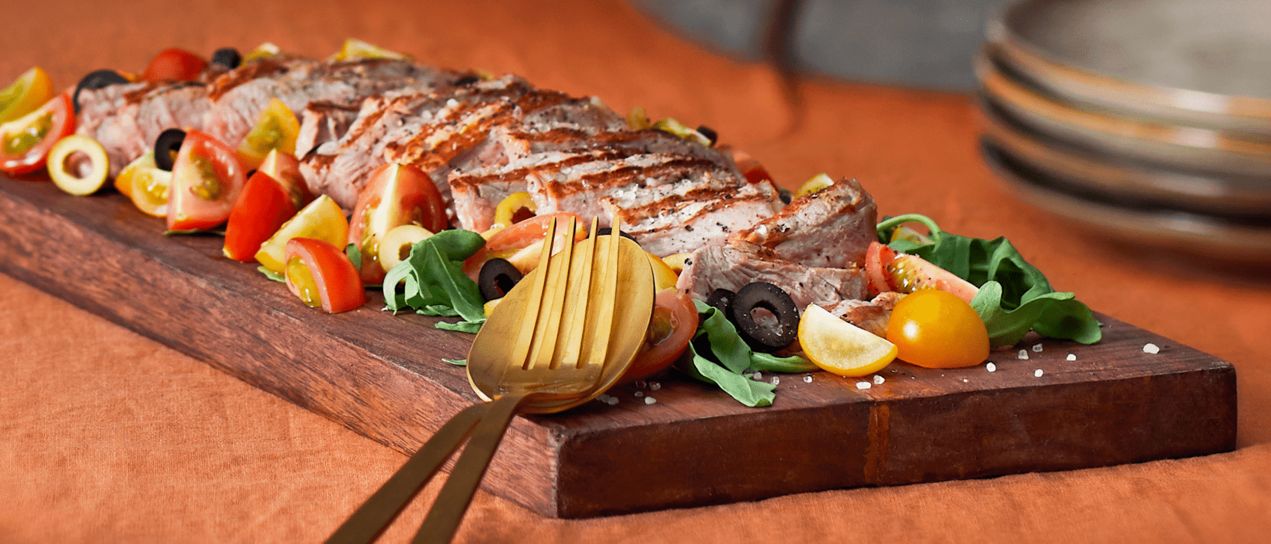 Tagliata de faux-filet aux tomates jaunes et rouges